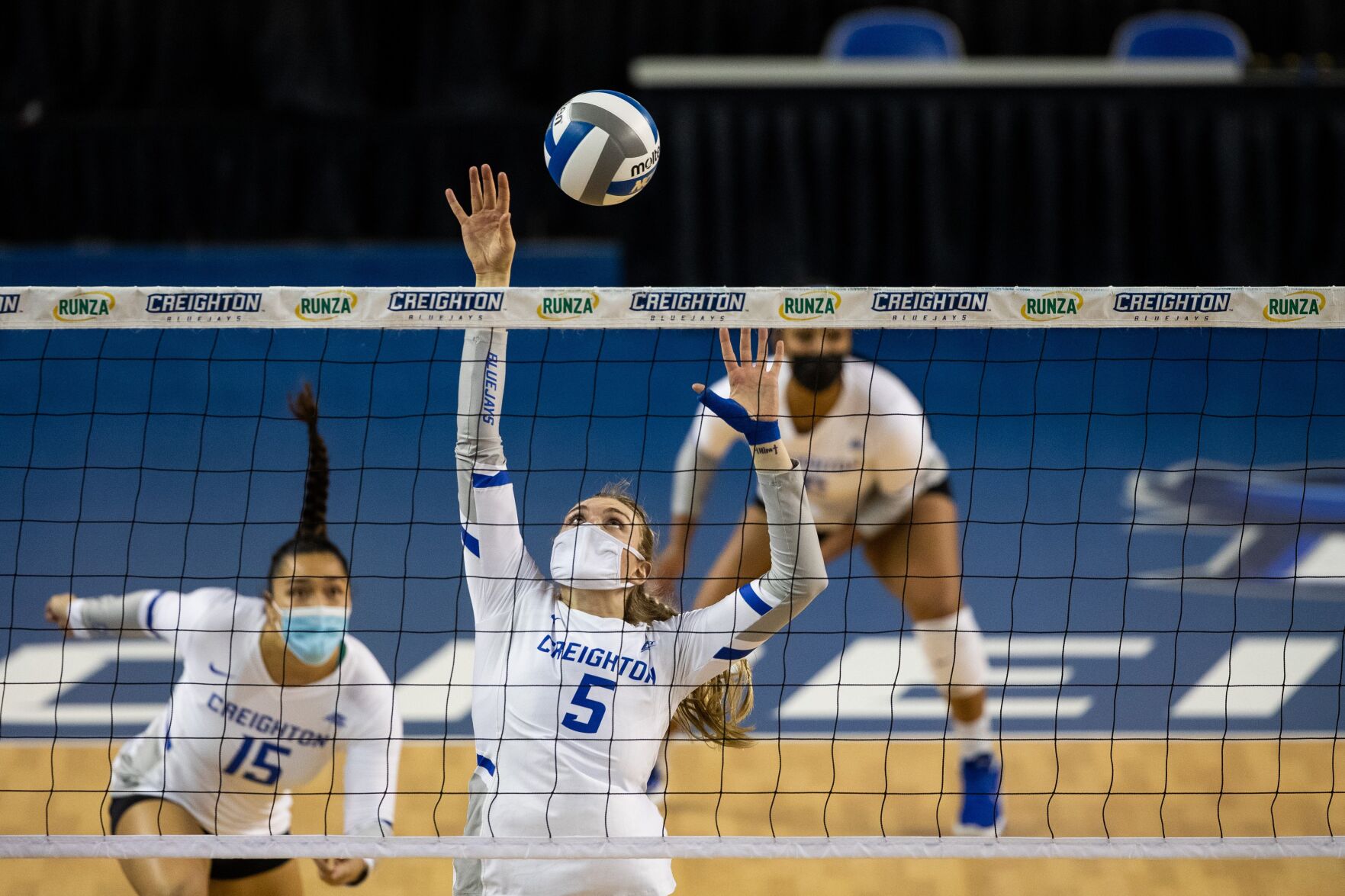 040321-owh-spo-cuvolley-ar03